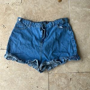 Boohoo High-Rise Ruffle Hem Jean Shorts Size 14